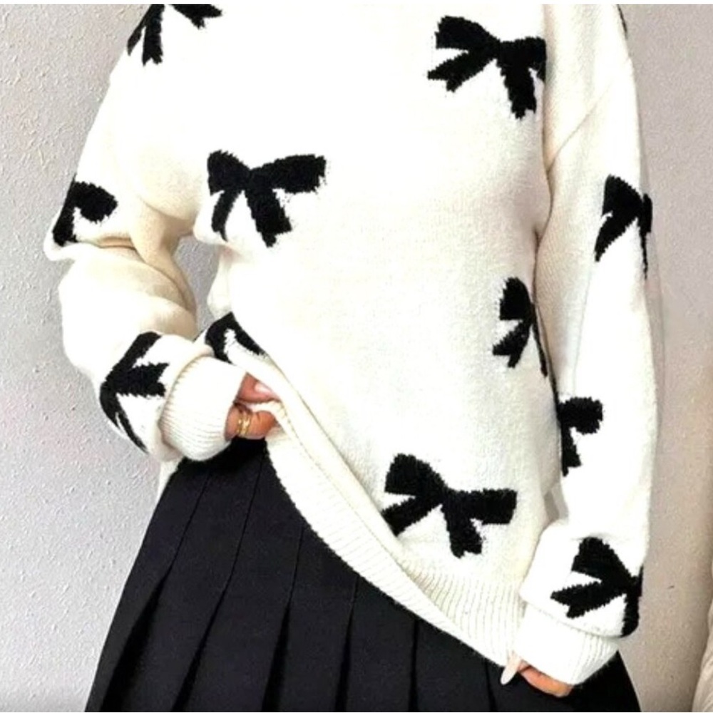 CREW NECK LONG SLEEVE CREAMY SWEATER WITH BOWS ALL OVER THE FABRIC